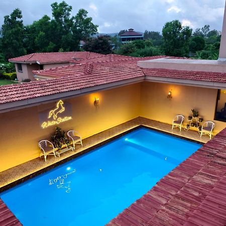White Stallion Villa Lonavala Eksteriør billede