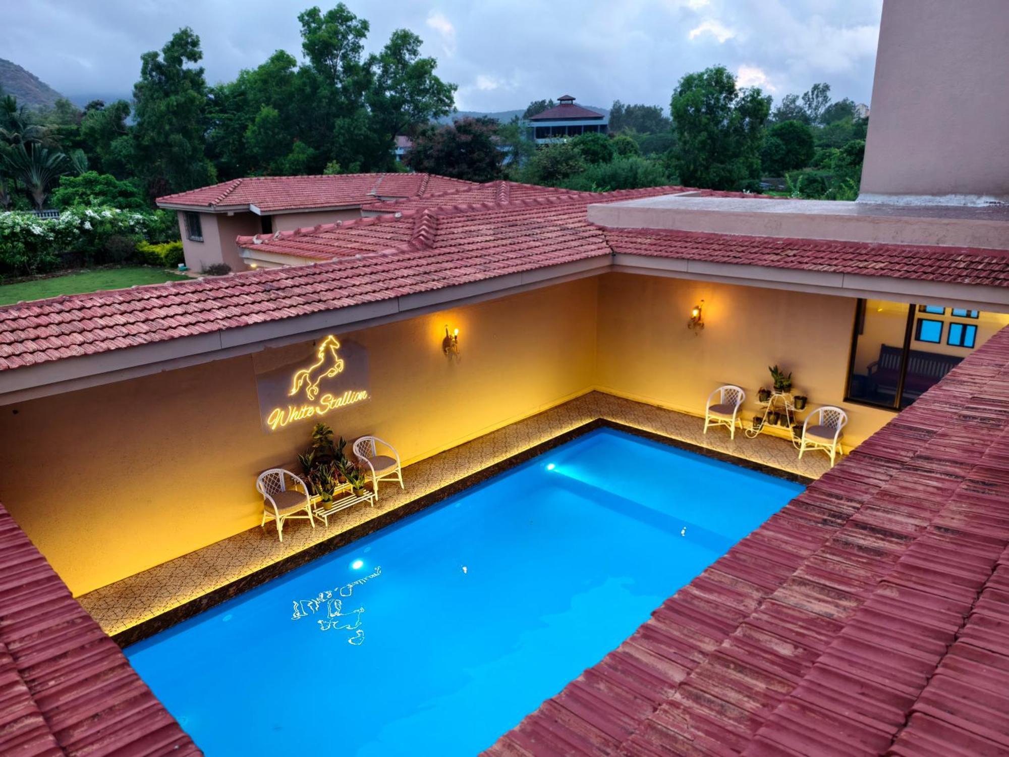 White Stallion Villa Lonavala Eksteriør billede